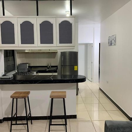 Comfortable 3-Bedroom Apartment, Close To The American Consulate Guayaquil Exterior photo