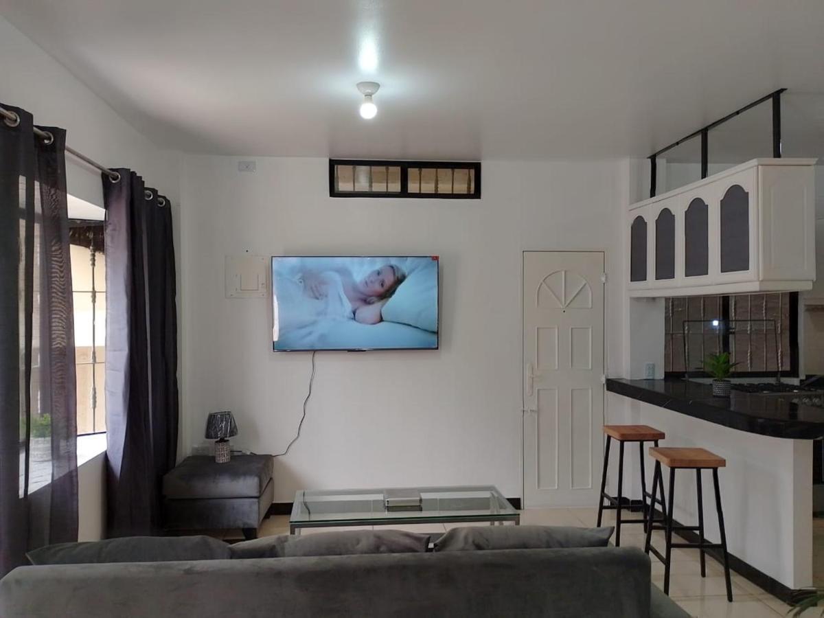 Comfortable 3-Bedroom Apartment, Close To The American Consulate Guayaquil Exterior photo